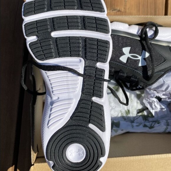 Under Armour Boys Running Shoes 5Y Black/White - Picture 3 of 11